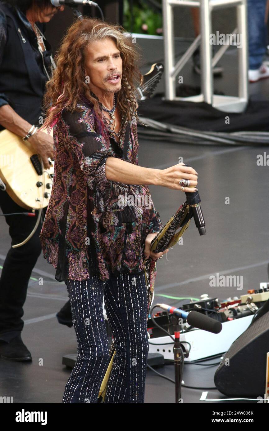Steven Tyler degli Aerosmith si esibisce nella serie di concerti NBC Today Show a New York. Foto Stock