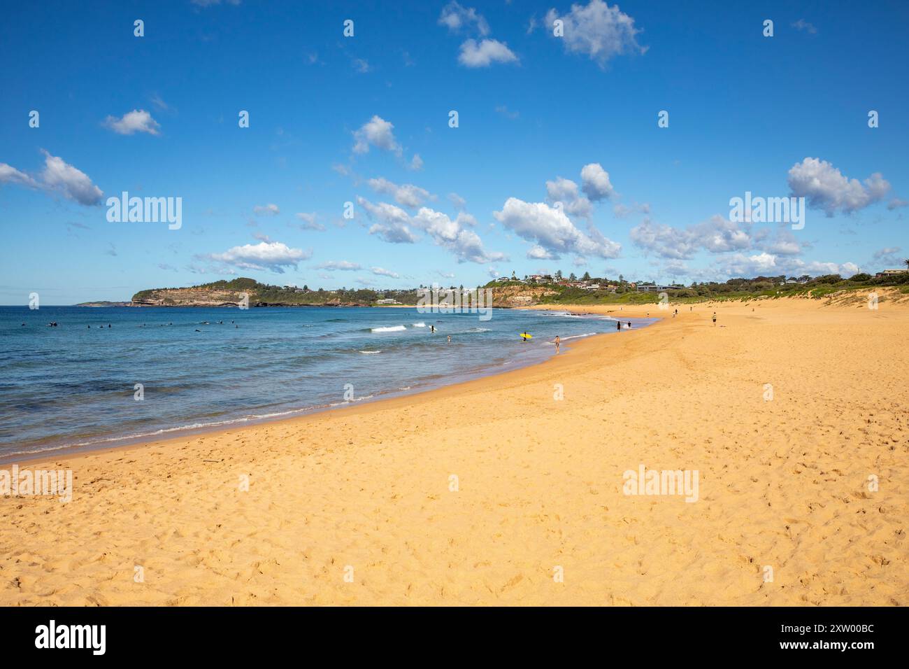 Spiaggia di Mona vale a Sydney, una spiaggia della costa orientale nella regione delle spiagge settentrionali di Sydney, giorno dell'inverno del cielo blu, nuovo Galles del Sud, Australia Foto Stock