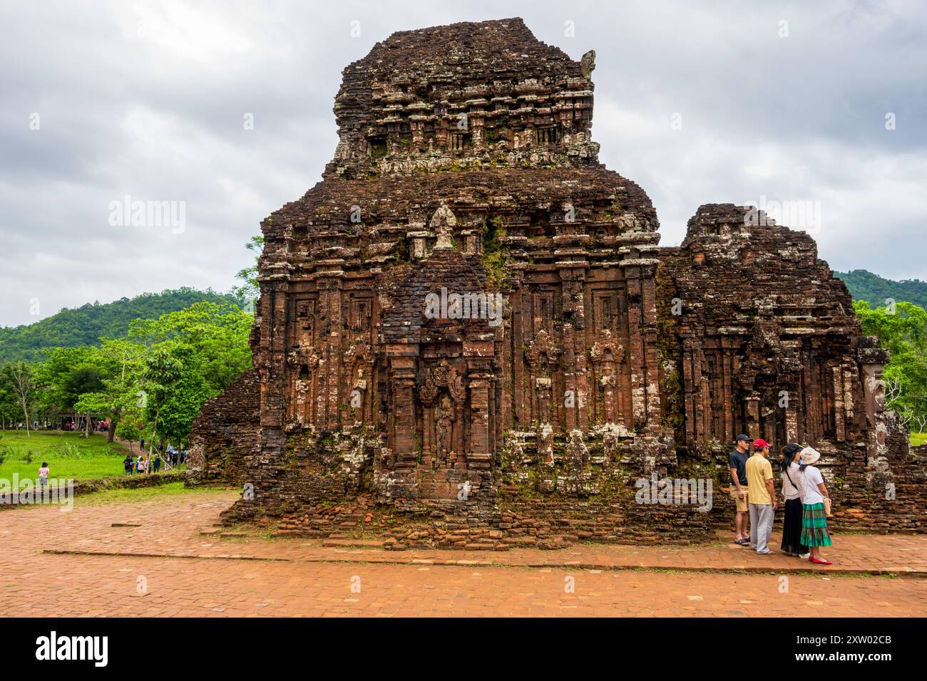 Questo è l'unico edificio principale del tempio che rimane intatto nello storico sito UNESCO del Santuario di mio figlio. Si trova vicino a Hoi An, Vietnam. Foto Stock