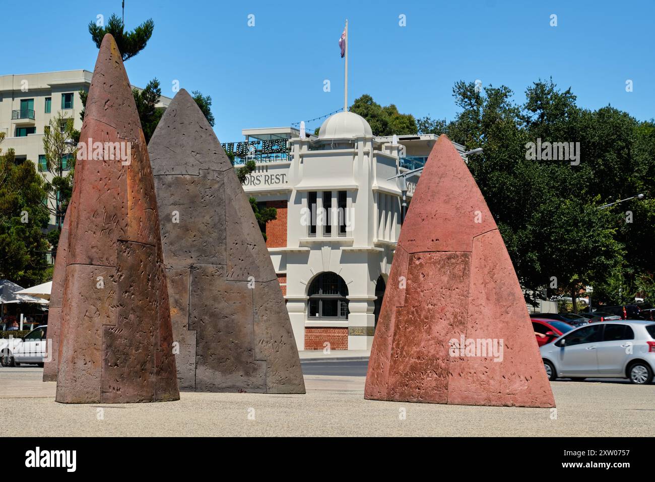 Mark Stoner's North (2000) è un gruppo di grandi vele o pinne scultoree installate sul lungomare - Geelong, Victoria, Australia Foto Stock