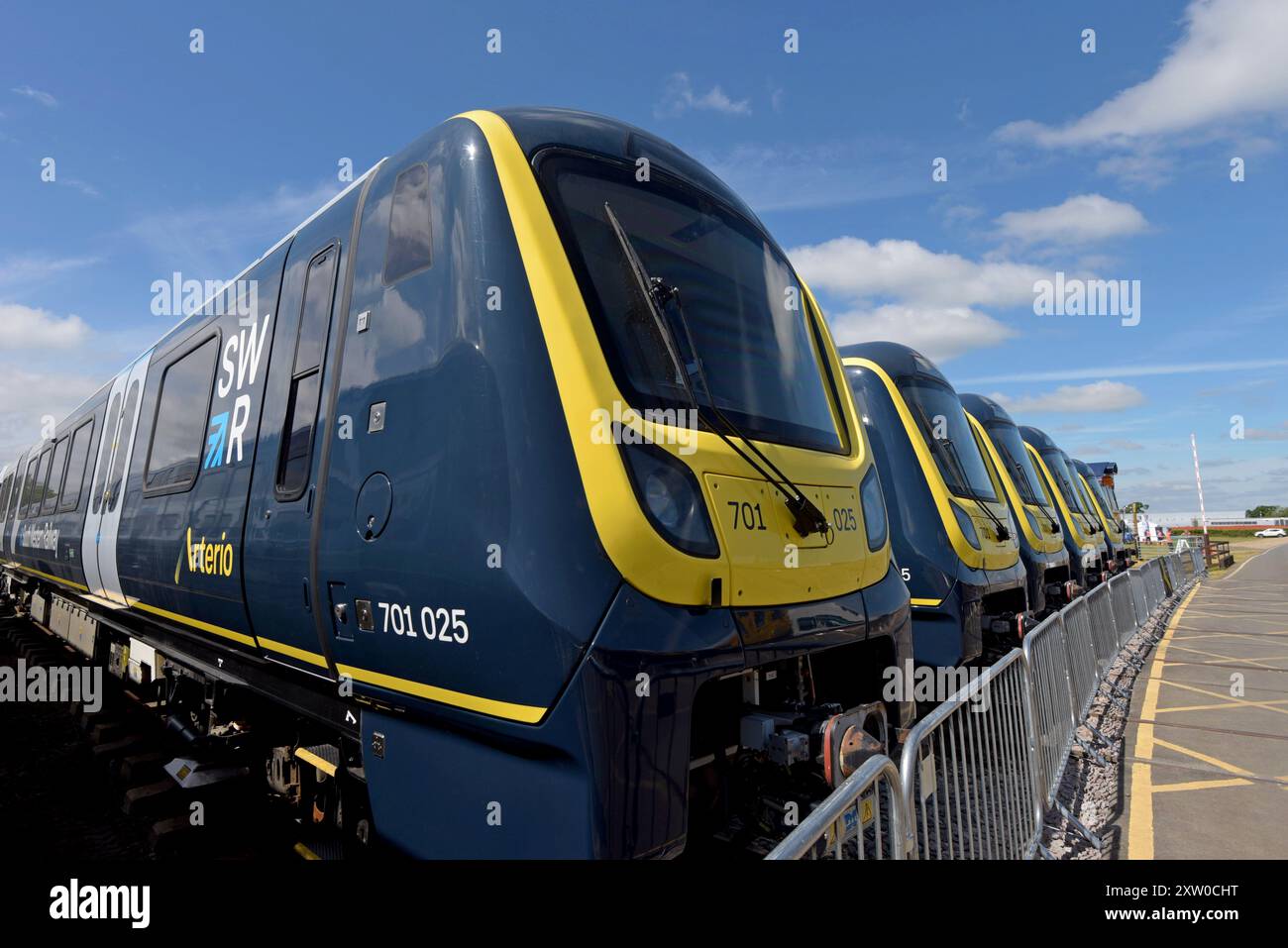 New South Western Railway SWR Arterio classe 701 Alstom treni in deposito presso il deposito di Long Marston Rail, Warwickshire, giugno 2024 Foto Stock