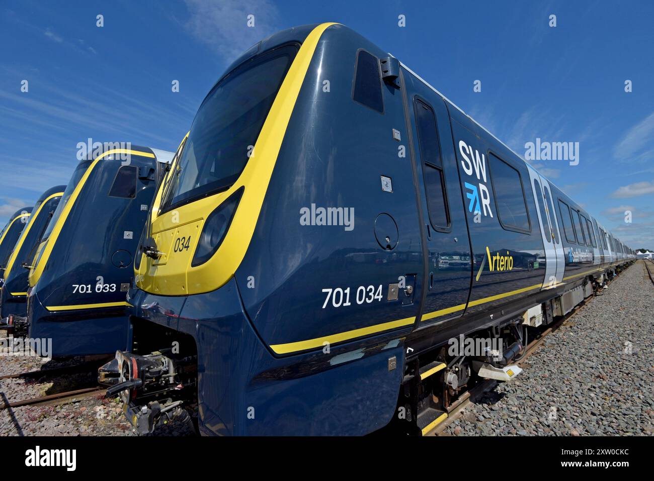 New South Western Railway SWR Arterio classe 701 Alstom treni in deposito presso il deposito di Long Marston Rail, Warwickshire, giugno 2024 Foto Stock