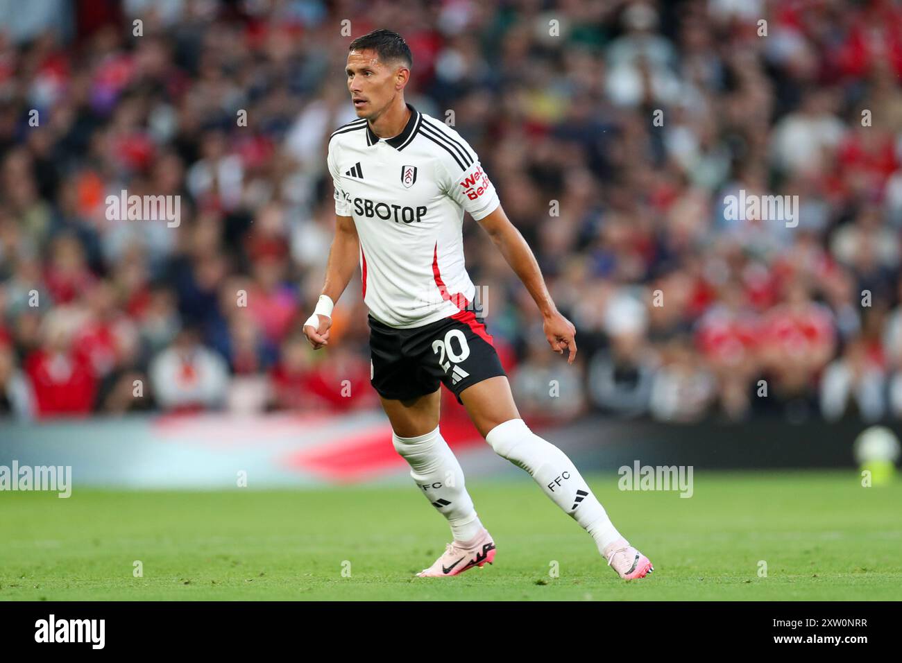 Centrocampista del Fulham Sasa Lukic (20) durante la partita Manchester United FC contro Fulham FC English Premier League all'Old Trafford, Manchester, Inghilterra, Regno Unito il 16 agosto 2024 Credit: Every Second Media/Alamy Live News Foto Stock