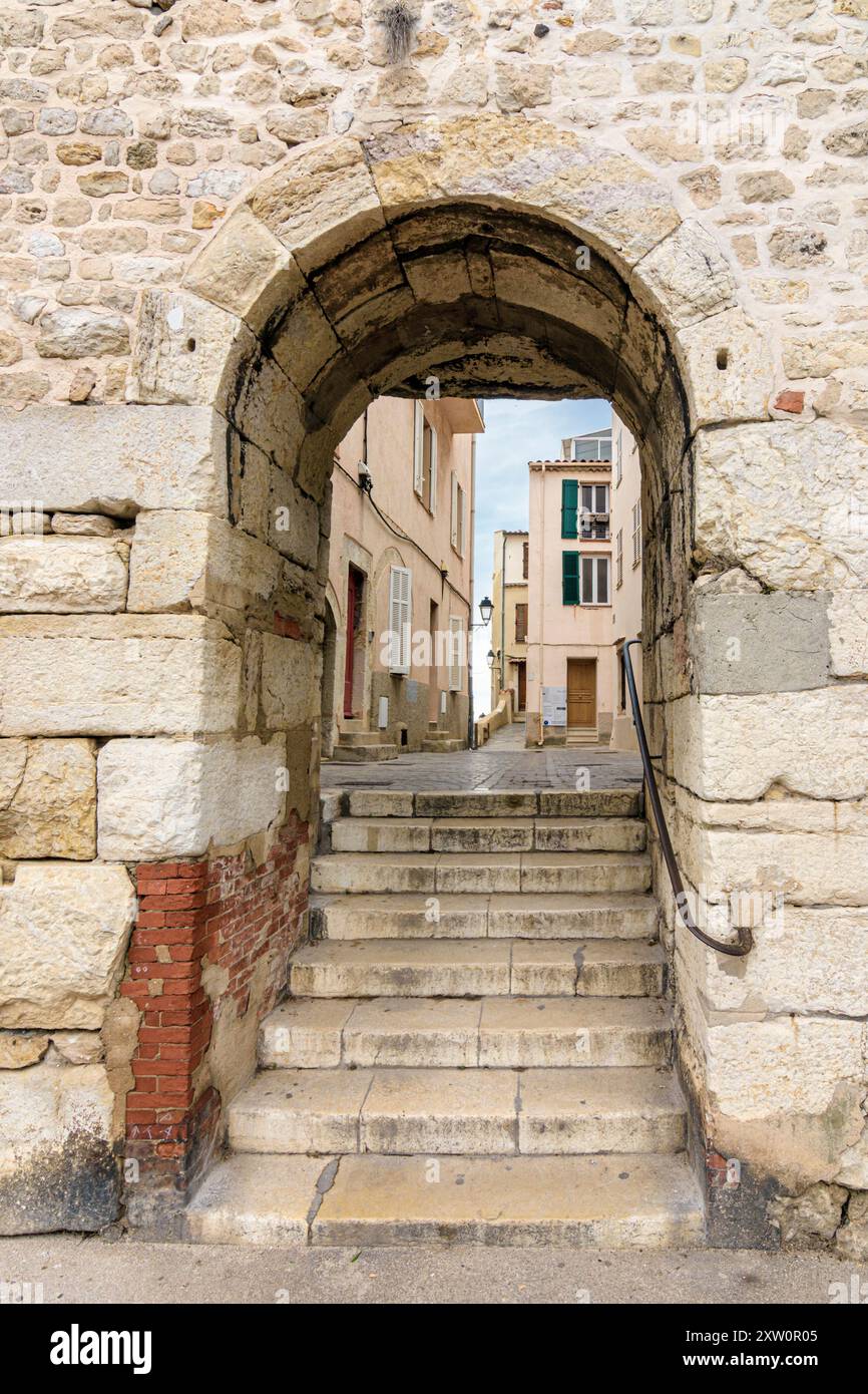 Porte de l'orme, Antibes, Provence-Alpes-Côte d'Azur, Francia Foto Stock