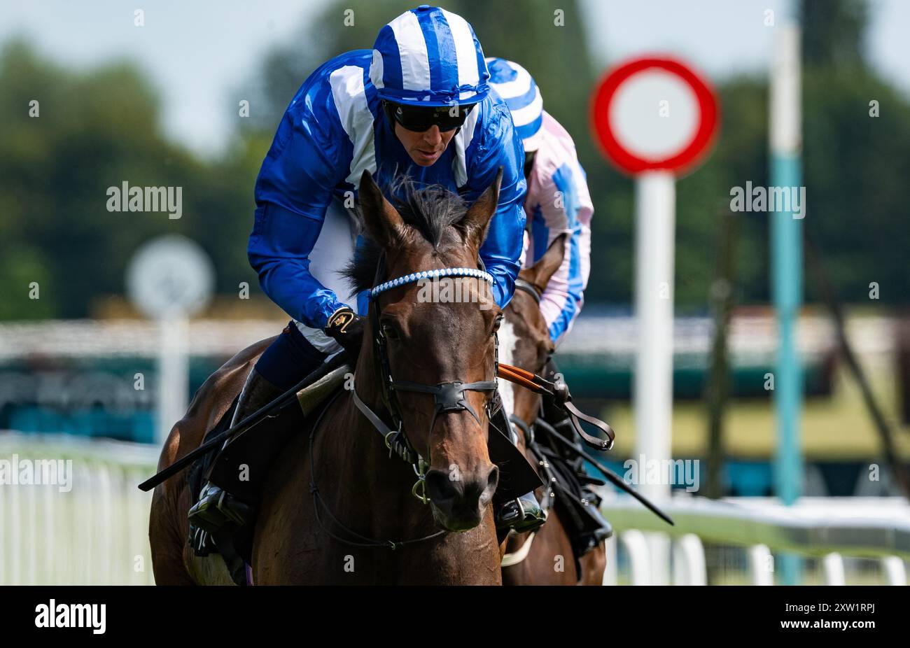 Newbury, Berkshire; al Aasy e il fantino Jim Crowley vincono senza sforzo il gruppo 3 Betvictor Geoffrey Freer Stakes 2024 per l'allenatore William Haggas e i proprietari Shadwell Estate Company Ltd Crediti JTW equine Images / Alamy Live News. Foto Stock