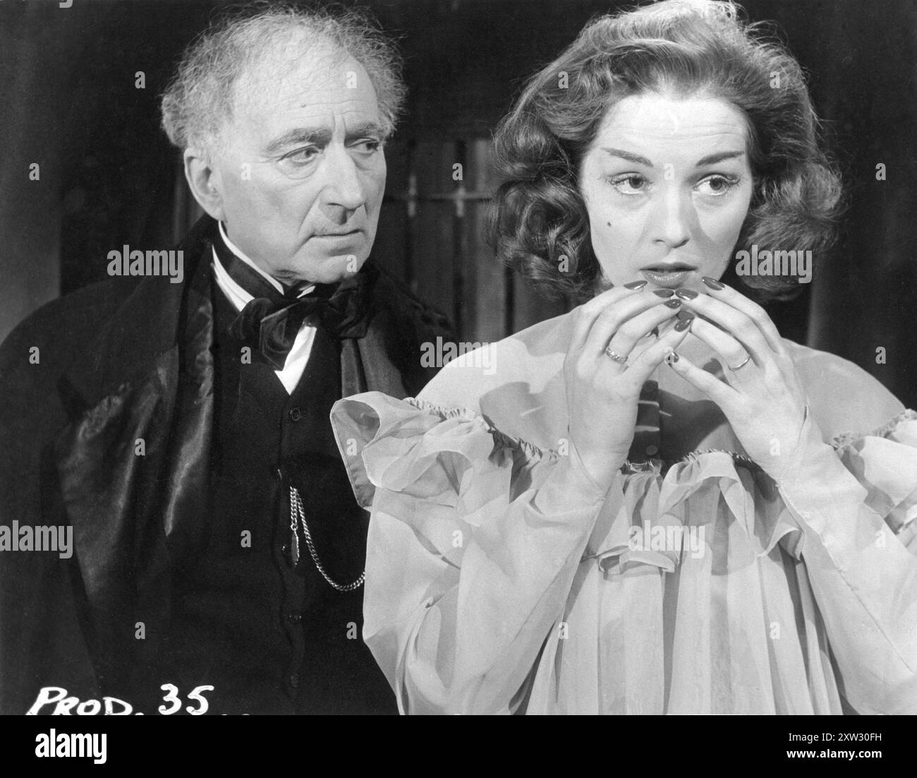 ERNEST MILTON e BARBARA SHELLEY in una scena di CAT GIRL 1957 regista ALFRED SHAUGHNESSEY Screenplay LOU RUSOFF Insignia Films / Anglo-Amalgamated Film Distributors Foto Stock