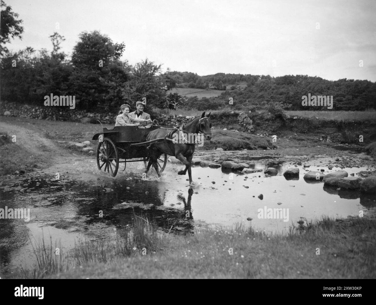 JOHN WAYNE e MAUREEN o'HARA in una scena di THE QUIET MAN 1952 regista JOHN FORD Story MAURICE WALSH Costume Design ADELE PALMER Music VICTOR YOUNG Republic Pictures Foto Stock