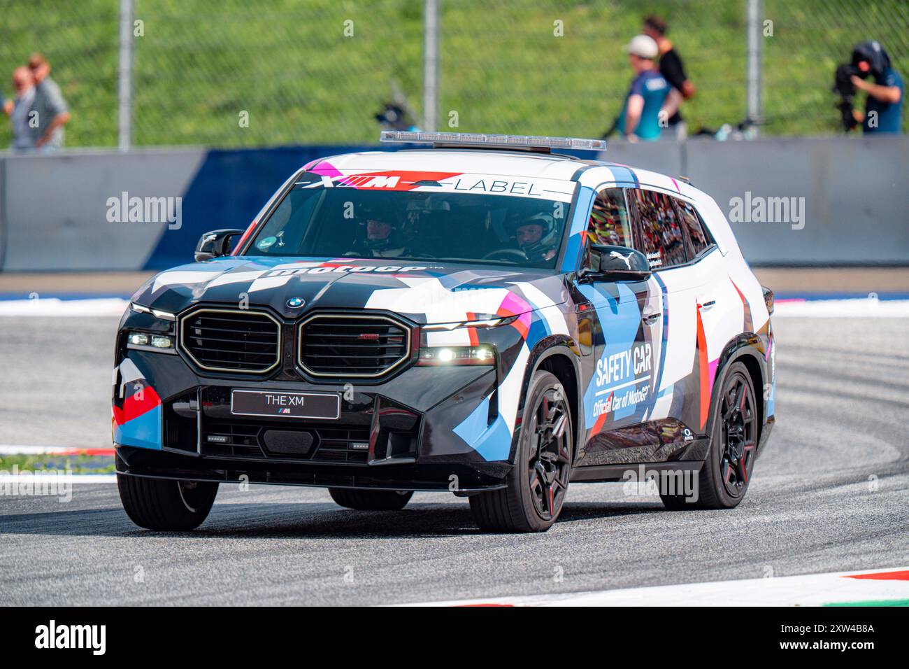 Spielberg, Austria. 17 agosto 2024. SPIELBERG, AUSTRIA - 17 AGOSTO: Safety Car durante la MotoGP d'Austria - Sprint - qualifiche al Red Bull Ring il 17 agosto 2024 a Spielberg, Austria.240817_SEPA_01_090 - 20240817_PD4320 credito: APA-PictureDesk/Alamy Live News Foto Stock