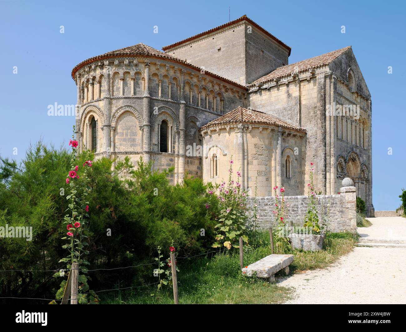 Primo piano della chiesa di Sainte Radegonde sulla scogliera di Talmont sur Gironde, comune del dipartimento Charente-Maritime nella Nouvelle-Aquitaine Foto Stock