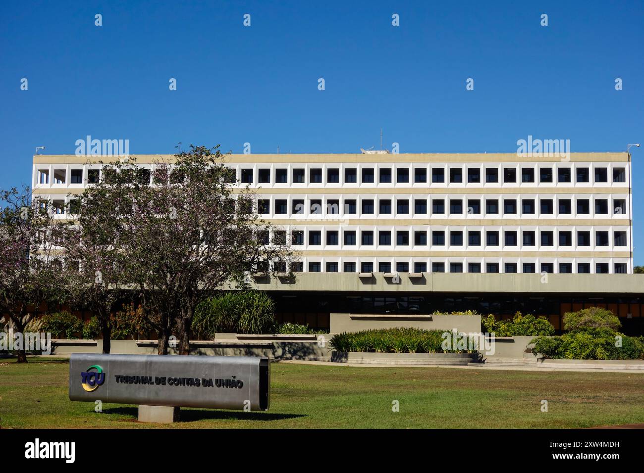 Facciata dell'edificio Tribunal de Contas da Uniao a Brasilia, Brasile. La corte federale dei conti. Foto Stock