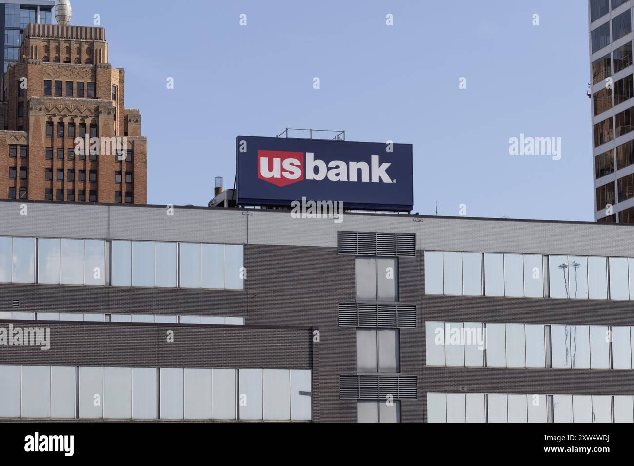 Milwaukee - 14 agosto 2024: U.S. Bank, edificio e torre di prestito. La US Bank è la quinta più grande banca degli Stati Uniti. Foto Stock