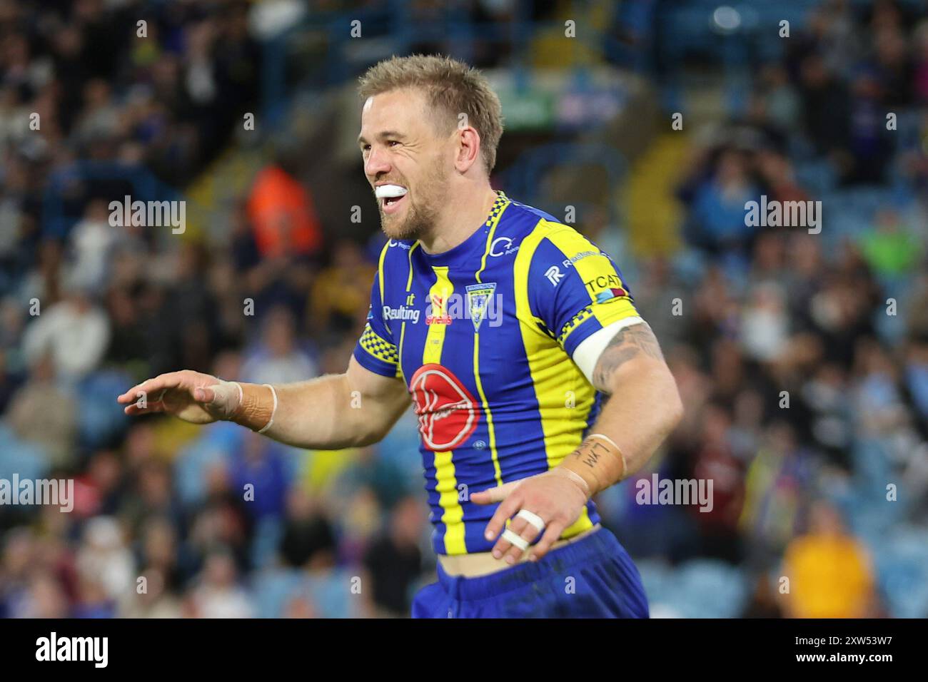 Leeds, Regno Unito. 17 agosto 2024. Elland Road, Leeds, West Yorkshire, 17 agosto 2024. Betfred Super League - Magic Weekend Warrington Wolves vs Leeds Rhinos Matt Dufty dei Warrington Wolves celebra la sua seconda meta contro i Leeds Rhinos crediti: Touchlinepics/Alamy Live News Foto Stock