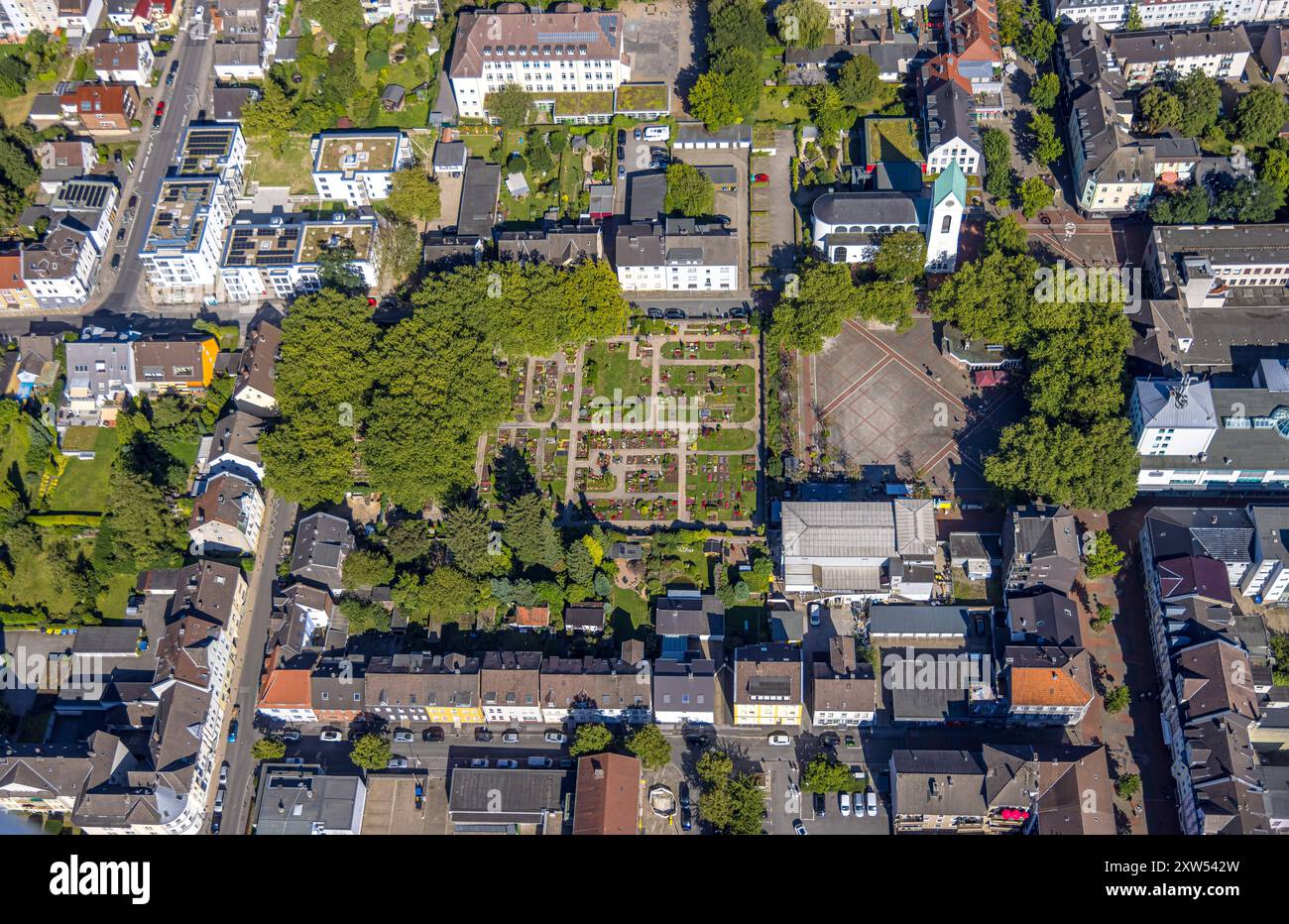 Luftbild, Friedhof am Hombrucher Marktplatz, evang. Kirche, Stadtbezirk Hombruch, Dortmund, Ruhrgebiet, Nordrhein-Westfalen, Deutschland ACHTUNGxMINDESTHONORARx60xEURO *** Vista aerea, cimitero di Hombrucher Marktplatz, chiesa evang, distretto Hombruch, Dortmund, zona Ruhr, Renania settentrionale-Vestfalia, Germania ACHTUNGxMINDESTHONORARx60xEURO Foto Stock