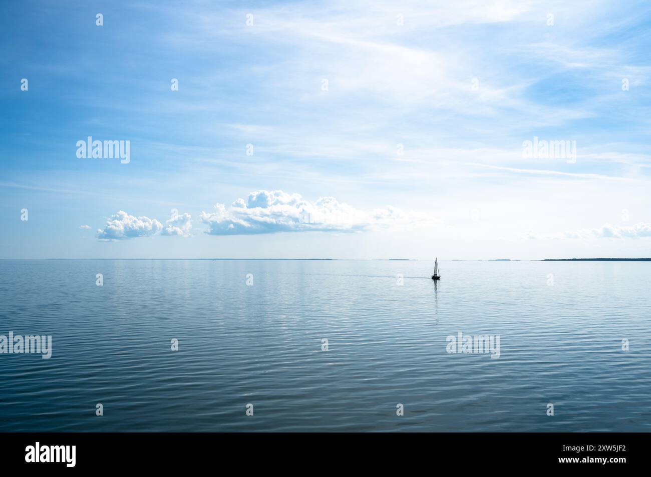 Barca a vela nel mare. Foto scattata sul Mar Baltico, Estonia Foto Stock