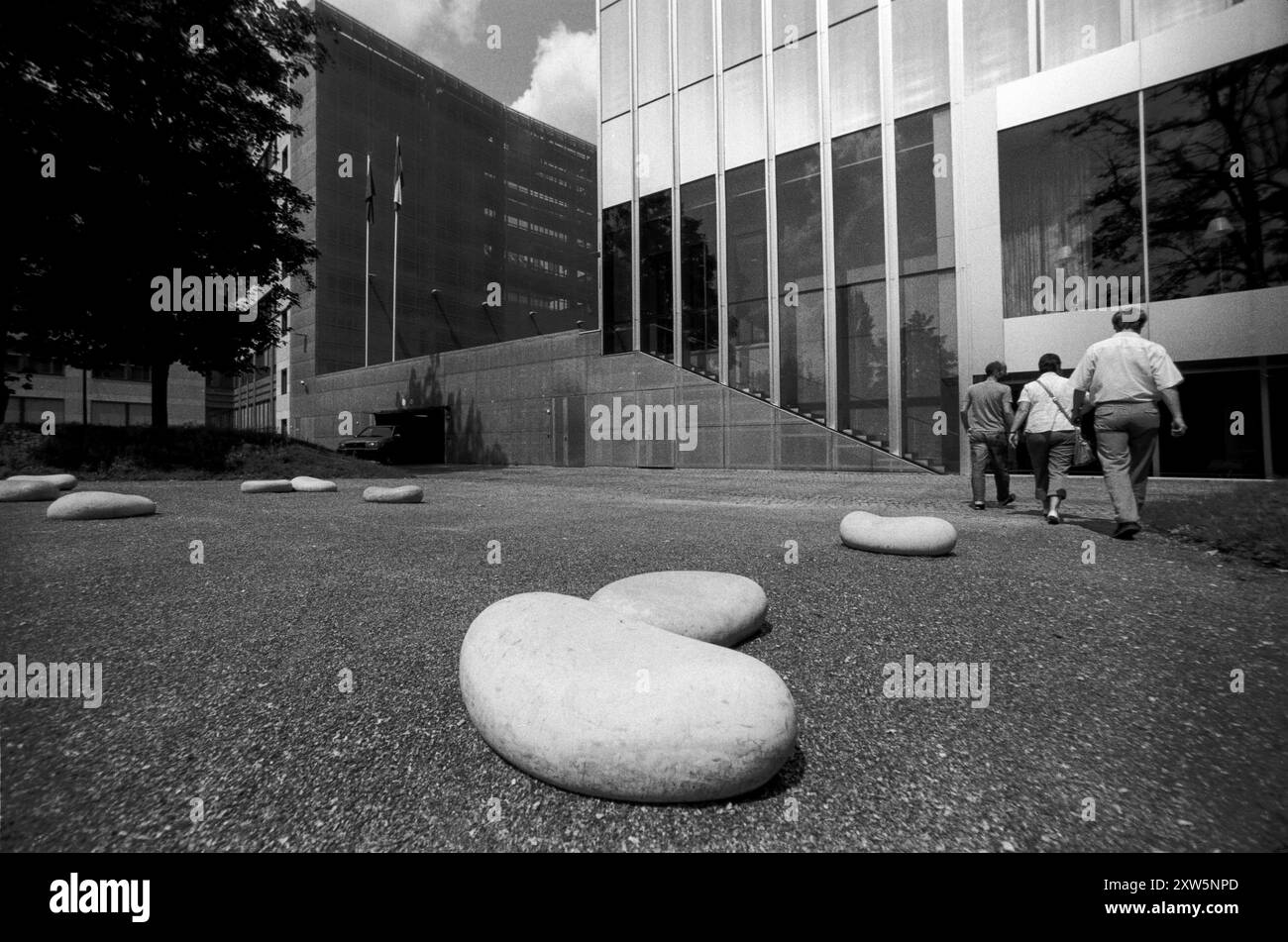 Bilderserie 07. bis 09.07.2010 MIT der analogen Kamera durch die Straßen von Berlin, Analoge Aufnahmen, Selbstentwickelt, Scan vom Negativ Kunst am Bau, oder die Formenlehre, Form folgt Funktion Berlin Deutschland *** serie di immagini da 07 a 09 07 2010 con fotocamera analogica per le strade di Berlino, fotografie analogiche, autosviluppata, scansione da arte negativa in architettura, o la teoria della forma, la forma segue la funzione Berlino Berlino Germania Foto Stock
