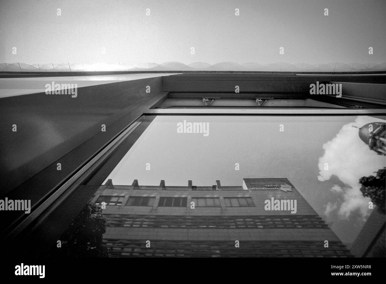 Bilderserie 07. bis 09.07.2010 MIT der analogen Kamera durch die Straßen von Berlin, Analoge Aufnahmen, Selbstentwickelt, Scan vom Negativ Berliner Wasserbetriebe Berlin Deutschland *** serie di immagini 07 a 09 07 2010 con la fotocamera analogica per le strade di Berlino, Analog Shots, Self-developed, Scan from negative Berliner Wasserbetriebe Berlin Berlin Germany Foto Stock