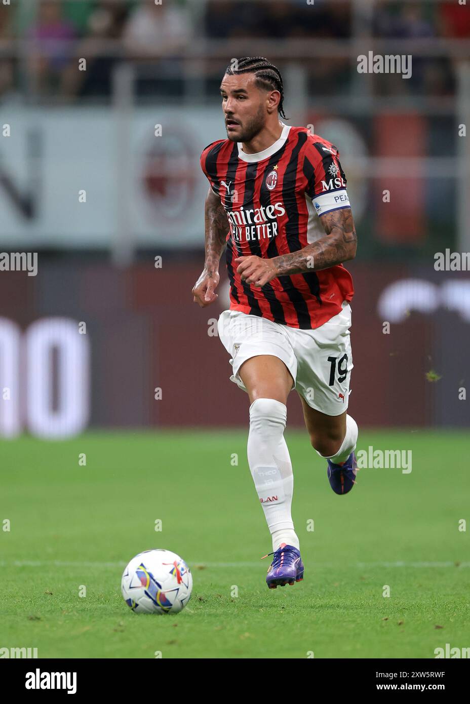 Milano, Italia. 17 agosto 2024. Theo Hernandez dell'AC Milan durante la partita di serie A A Giuseppe Meazza, Milano. Il credito per immagini dovrebbe essere: Jonathan Moscrop/Sportimage Credit: Sportimage Ltd/Alamy Live News Foto Stock