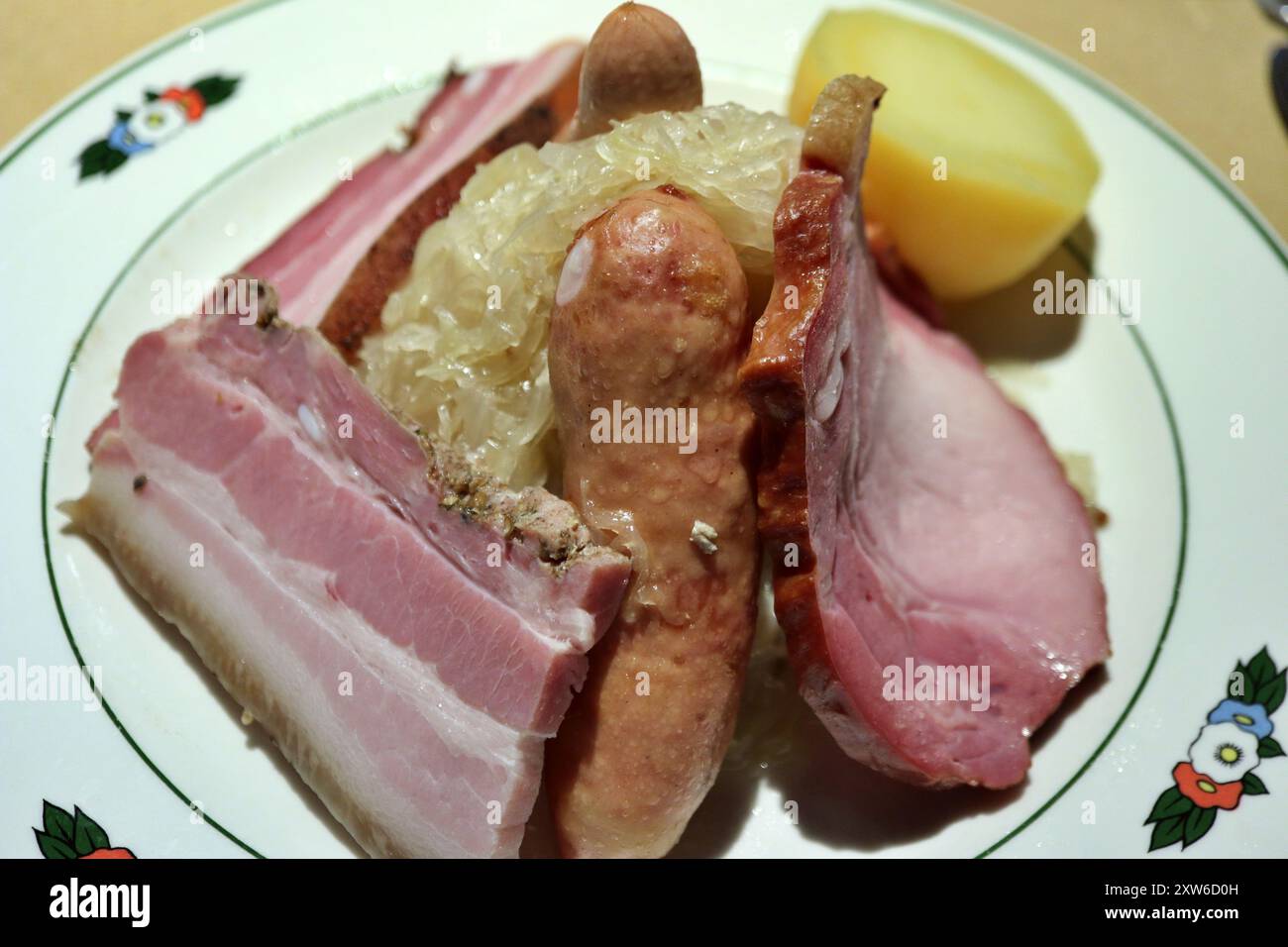 Cucina alsaziana: choucroute garnie a Colmar, Francia Foto Stock