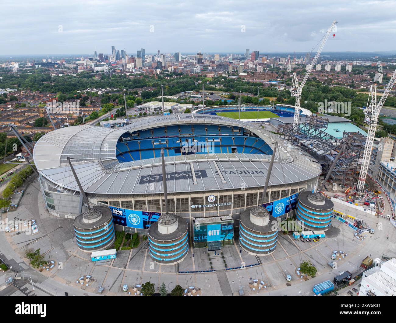 Veduta aerea dell'Etihad Stadium (Manchester City FC) che mostra la costruzione di una nuova espansione dello stand. Foto Stock