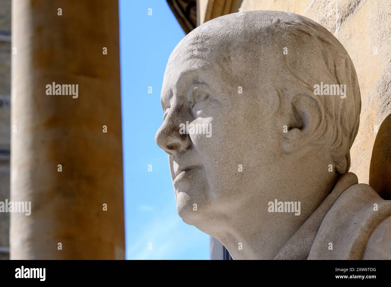 Londra, Inghilterra. Busto dell'architetto John Nash (1752-1835), fuori dalla Church of All Souls, Langham Place Foto Stock