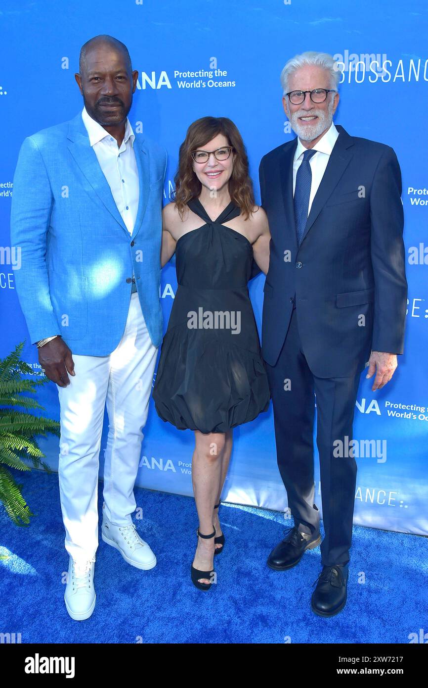 Dennis Haysbert, Lisa Loeb e Ted Danson bei der 17. Festa estiva al SeaChangeSummer in einer Privatresidenz. Laguna Beach, 17.08.2024 *** Dennis Haysbert, Lisa Loeb e Ted Danson al 17 SeaChangeSummer Party in una residenza privata Laguna Beach, 17 08 2024 foto:xD.xStarbuckx/xFuturexImagex Seachangesummer 4873 Foto Stock