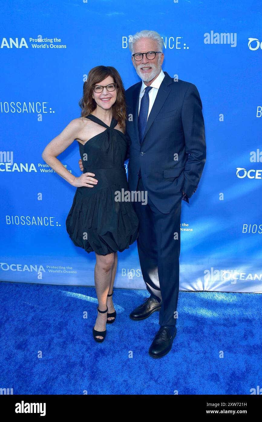 Lisa Loeb e Ted Danson bei der 17. Festa estiva al SeaChangeSummer in einer Privatresidenz. Laguna Beach, 17.08.2024 *** Lisa Loeb e Ted Danson al 17 SeaChangeSummer Party in una residenza privata Laguna Beach, 17 08 2024 foto:xD.xStarbuckx/xFuturexImagex Seachangesummer 4870 Foto Stock