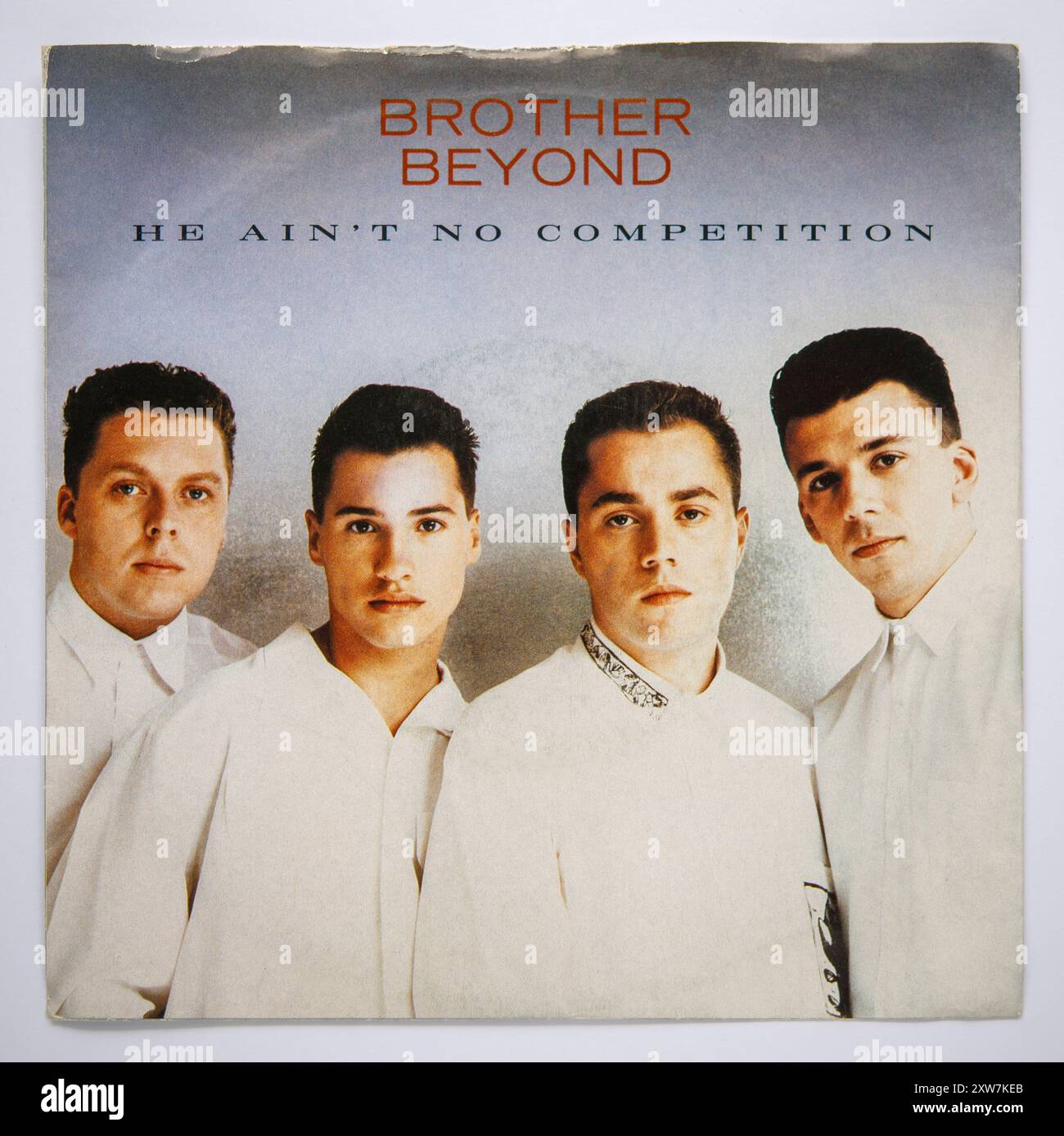 Copertina della versione singola da sette pollici di He Ain't No Competition di Brother Beyond, pubblicata nel 1988 Foto Stock