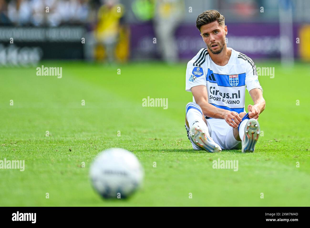 ZWOLLE, 18-08-2024, MAC3PARK stadion, Dutch Eredivisie football, stagione 2024/2025, partita tra PEC Zwolle - Feyenoord, PEC Zwolle player Anouar El Azzouzi crediti: Pro Shots/Alamy Live News Foto Stock