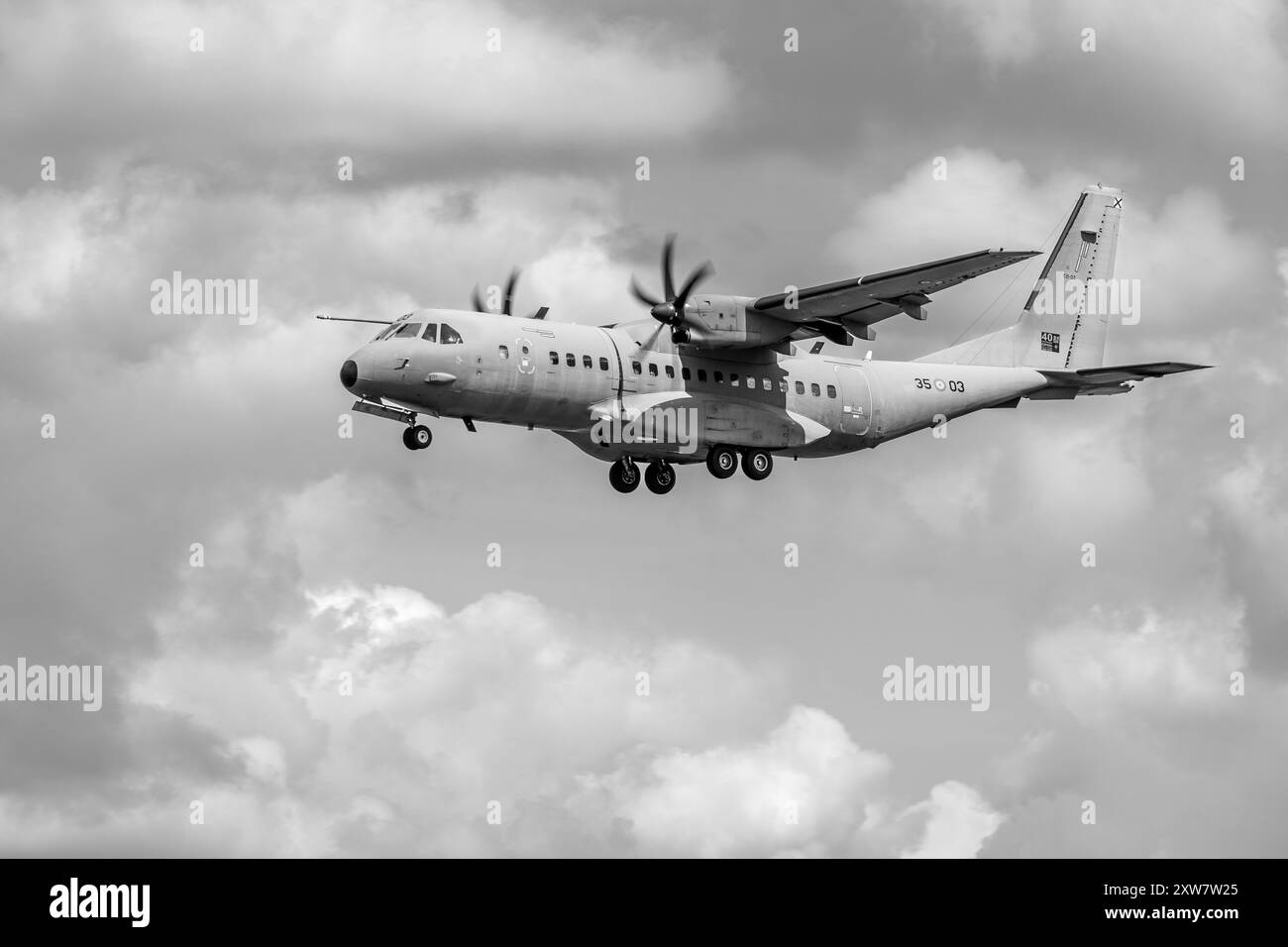 Spanish Air Force - CASA C-295, in arrivo alla RAF Fairford per prendere parte all'esposizione statica al Royal International Air Tattoo 2024. Foto Stock