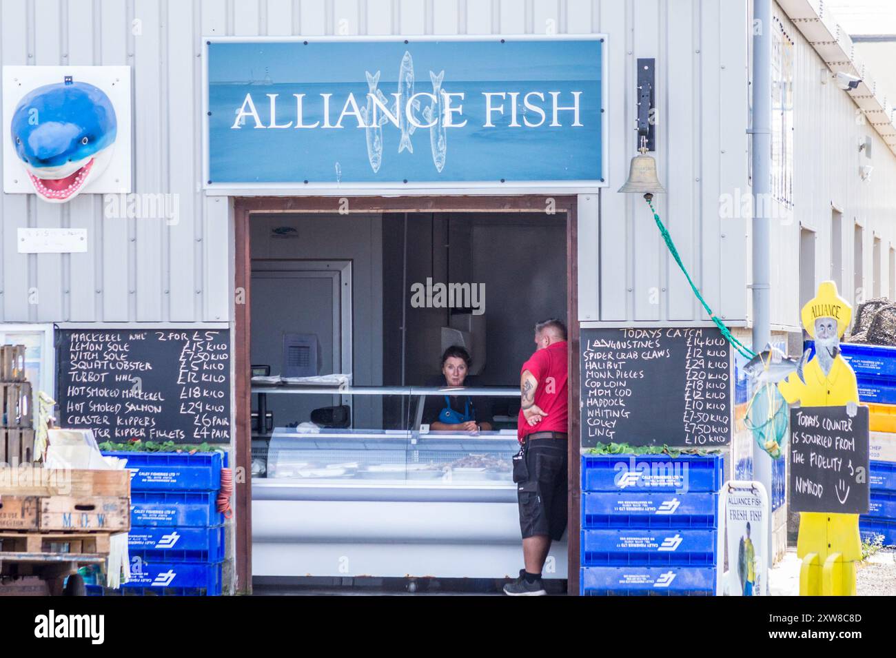 Banco vendite della compagnia di pesca marittima Alliance Fish, Amble, Northumberland, Inghilterra Foto Stock