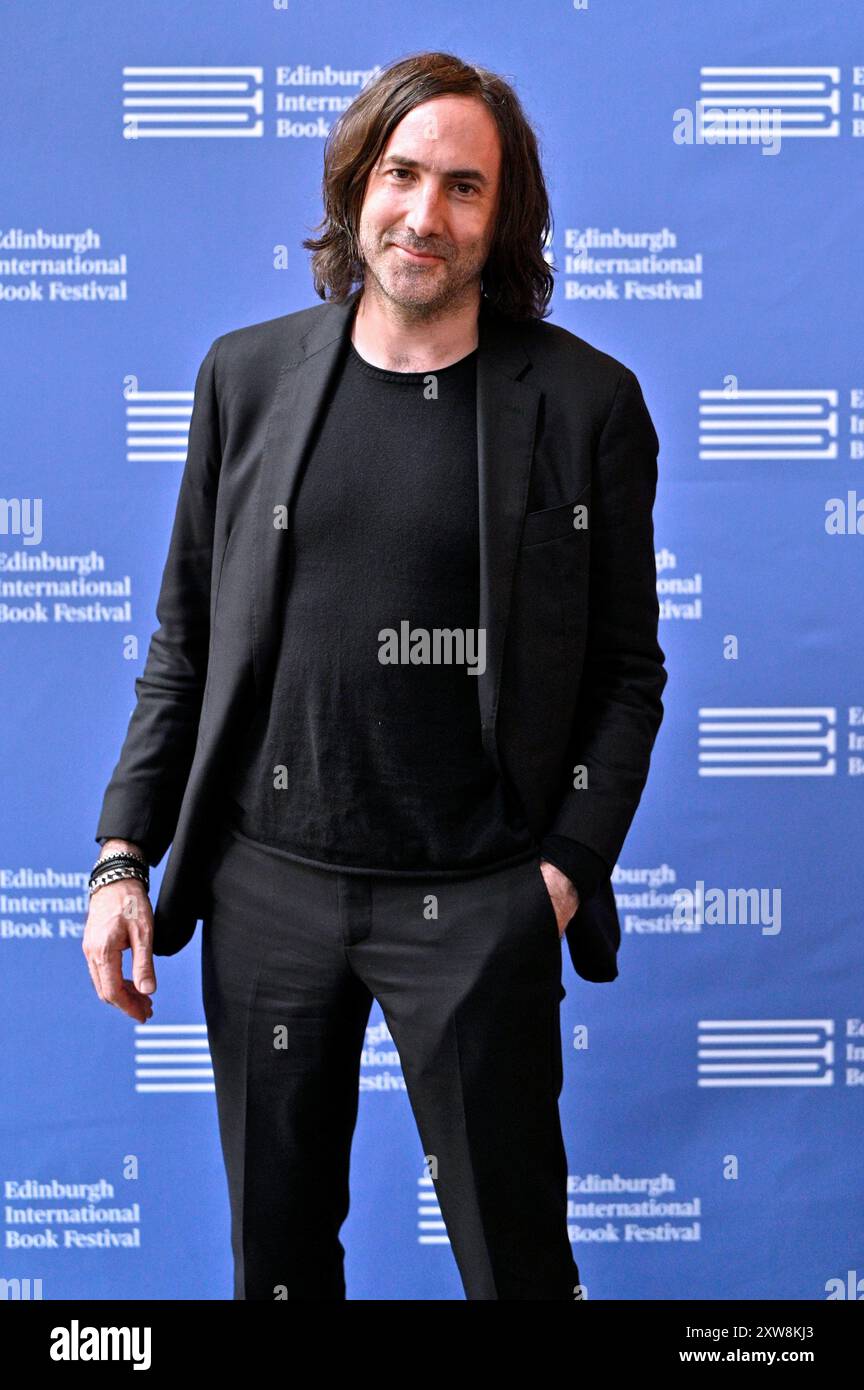 Edimburgo, Scozia, Regno Unito. 18 agosto 2024. Festival internazionale del libro di Edimburgo: Paul Lynch, autore vincitore di numerosi premi, al photocall ufficiale. Vincitore del Booker Prize 2023 con il libro canzone del profeta. Crediti: Craig Brown/Alamy Live News Foto Stock