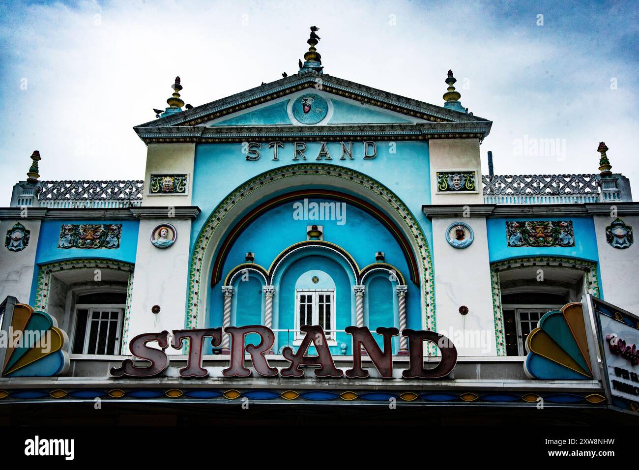 The Strand Theater (ora farmacia Walgreens) in Duval Street, Old Town, Key West, Florida Foto Stock