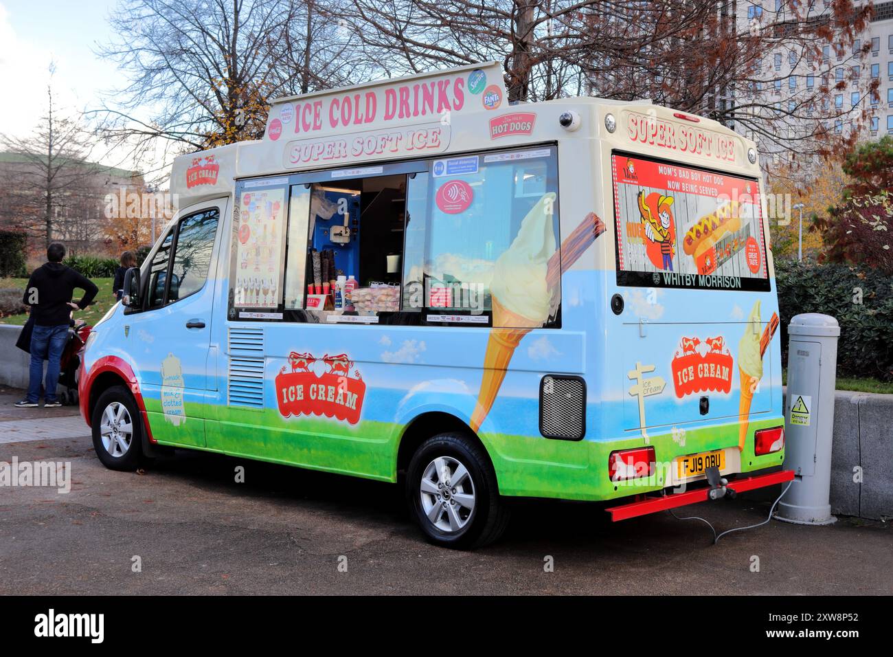 Colorato pulmino per gelati nel centro di Londra Foto Stock