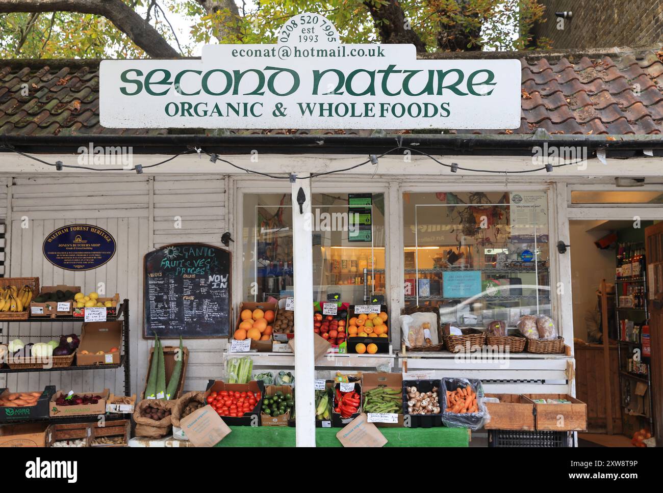 Wood Street a est di Walthamstow Central, piena di aziende indie, vecchie e nuove, tradizionali e alla moda, con una comunità diversificata, ne London, Regno Unito Foto Stock