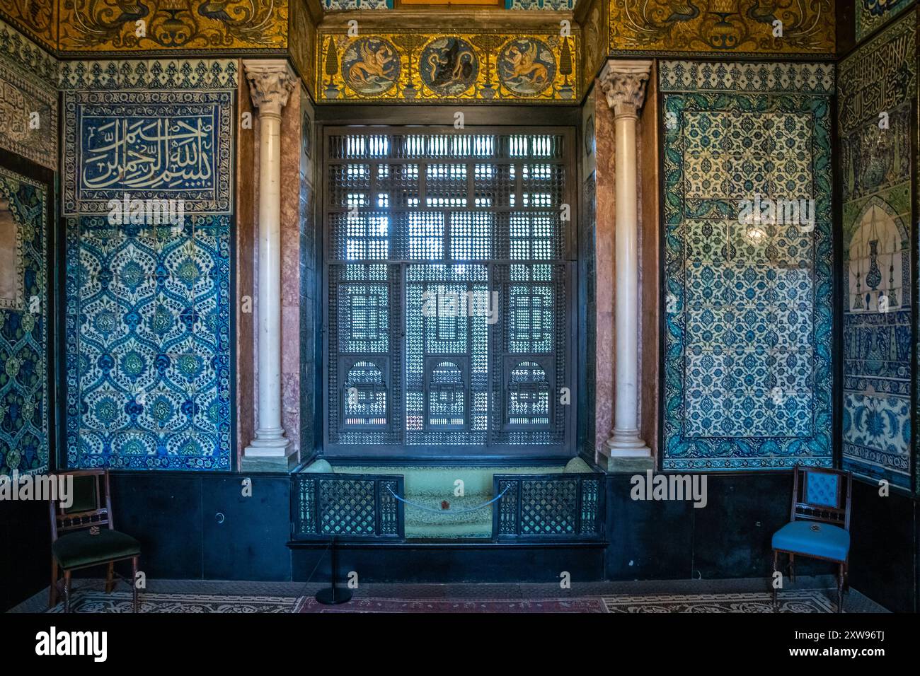 Parete settentrionale della sala araba al Leighton House Museum Foto Stock