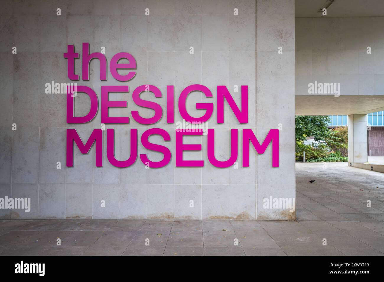 Logo del Design Museum fuori dall'edificio Foto Stock