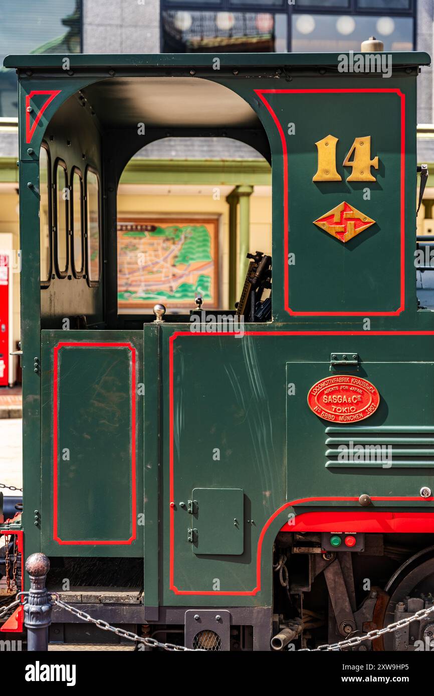 Replica del treno Botchan (Botchan Ressha), una locomotiva a vapore della fine del XIX secolo, nel centro di Matsuyama, nella regione di Shikoku, in Giappone Foto Stock