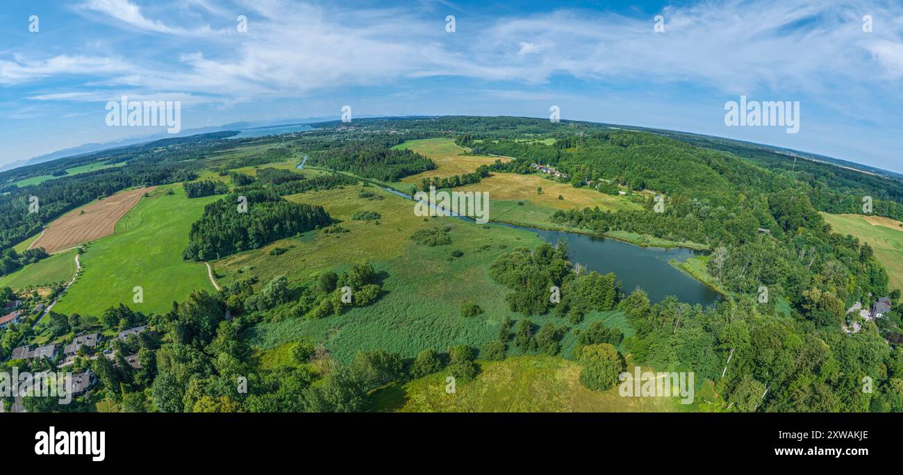 Vista di Leutstetten, Leutstettener Moos e del castello a nord del lago Starnberg Foto Stock