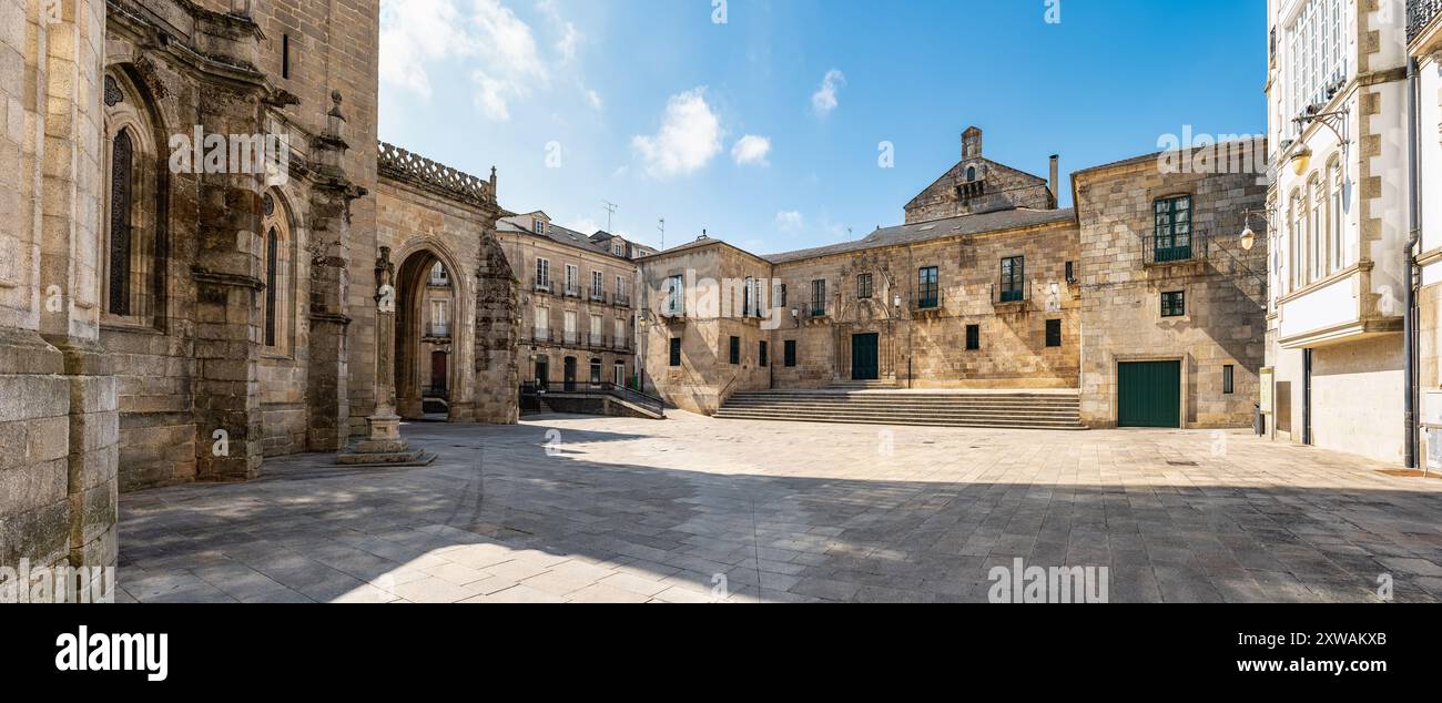 Plaza de Santa Maria nella monumentale città di Lugo, Galizia. Foto Stock