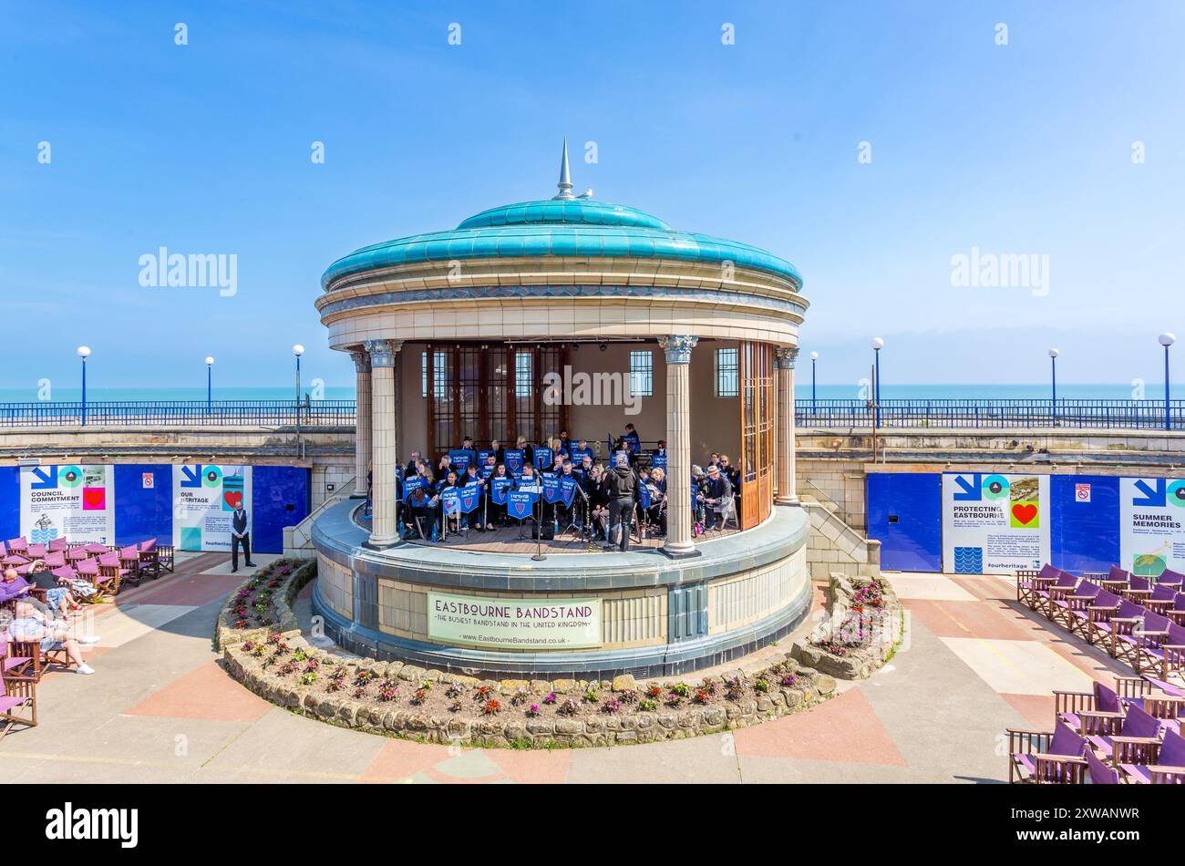 The Bandstand, Eastbourne Seafront, Eastbourne, East Sussex, Regno Unito Foto Stock