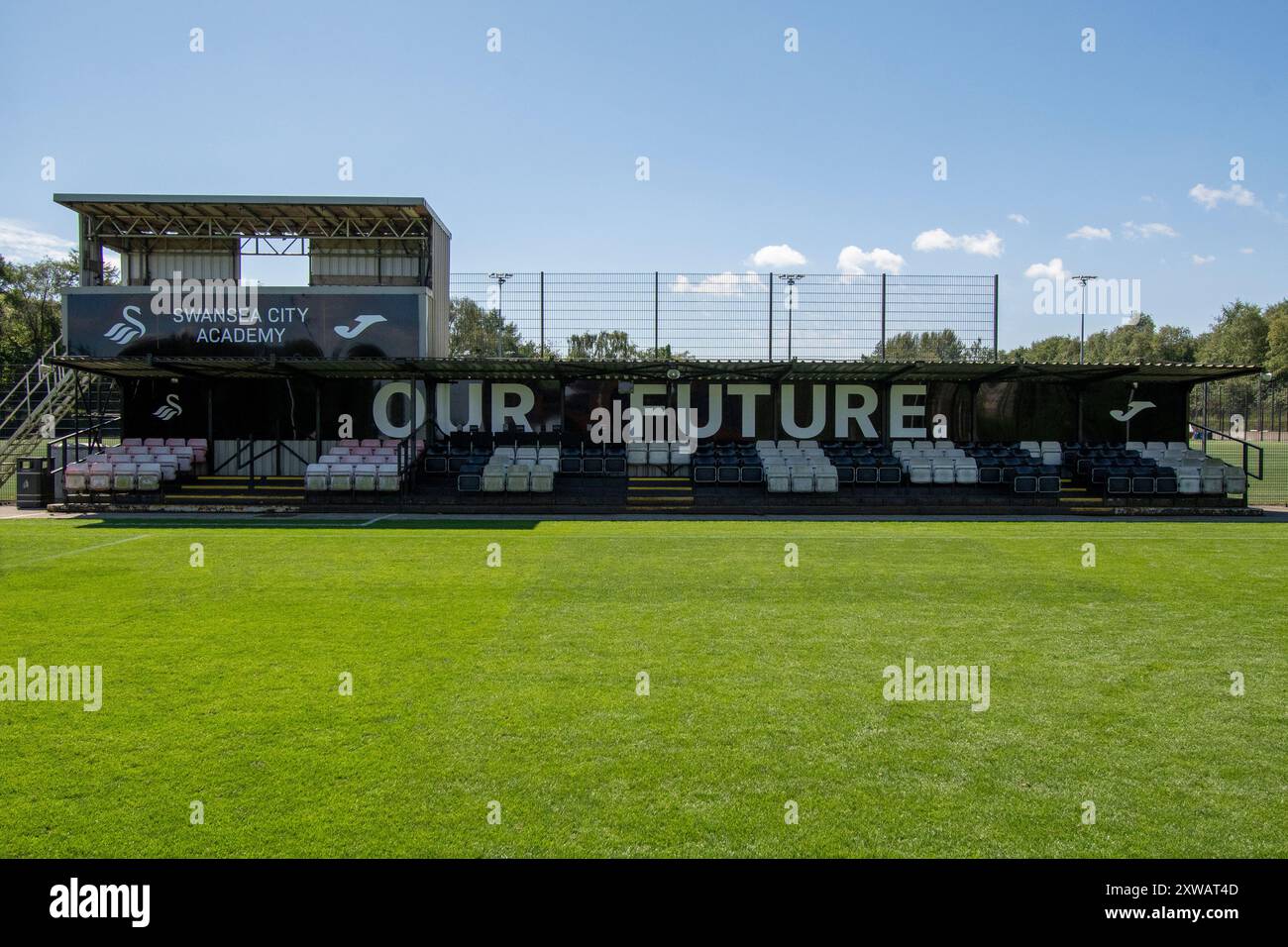 Landore, Swansea, Galles. 16 agosto 2024. Uno stand per gli spettatori con le parole "Our Future" presso lo Swansea City Academy JOMA High Performance Centre di Landore, Swansea, Galles, Regno Unito, il 16 agosto 2024. Crediti: Duncan Thomas/Majestic Media. Foto Stock