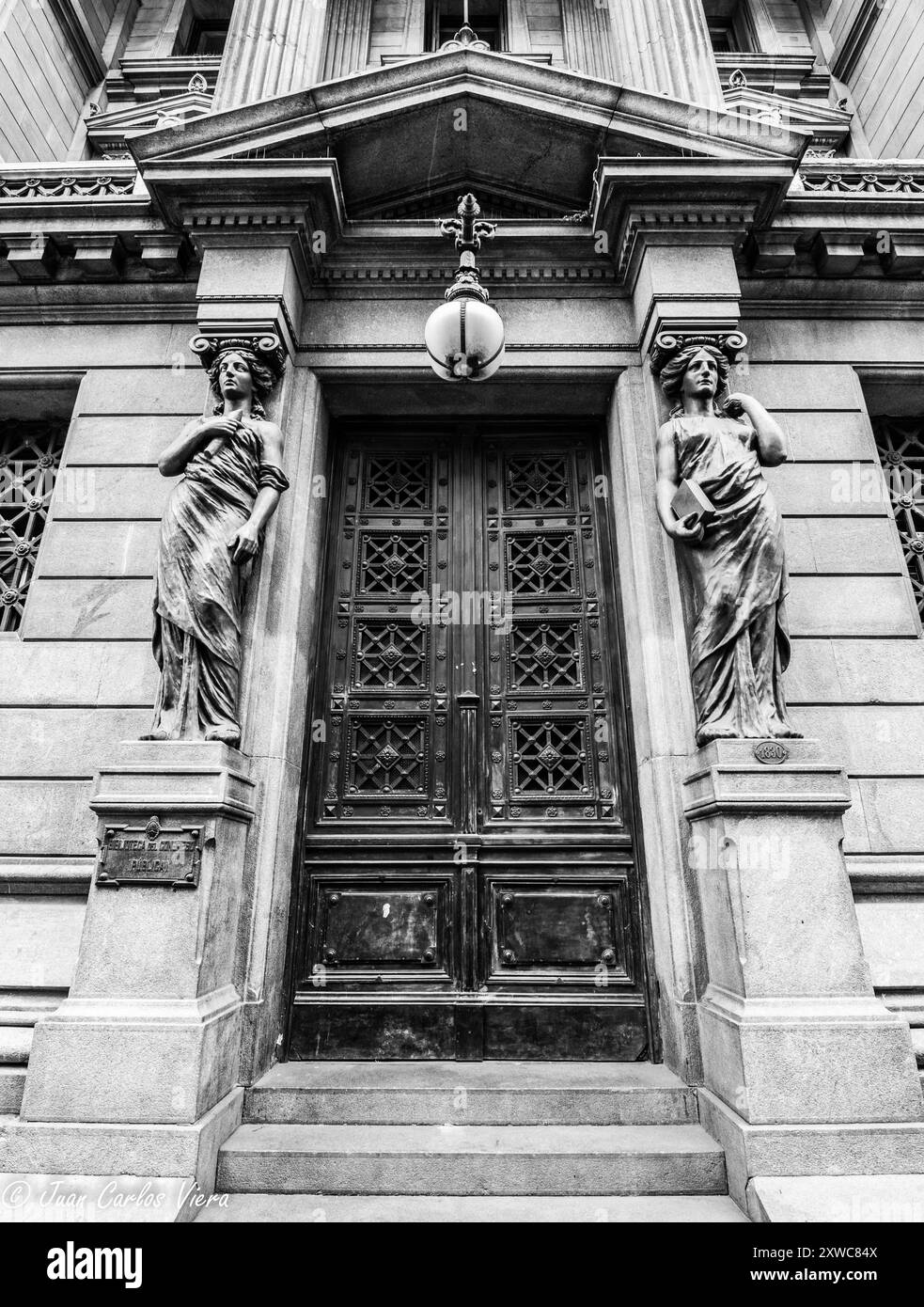 vecchia porta in bronzo pesante dell'edificio congressuale nazionale argentino Foto Stock