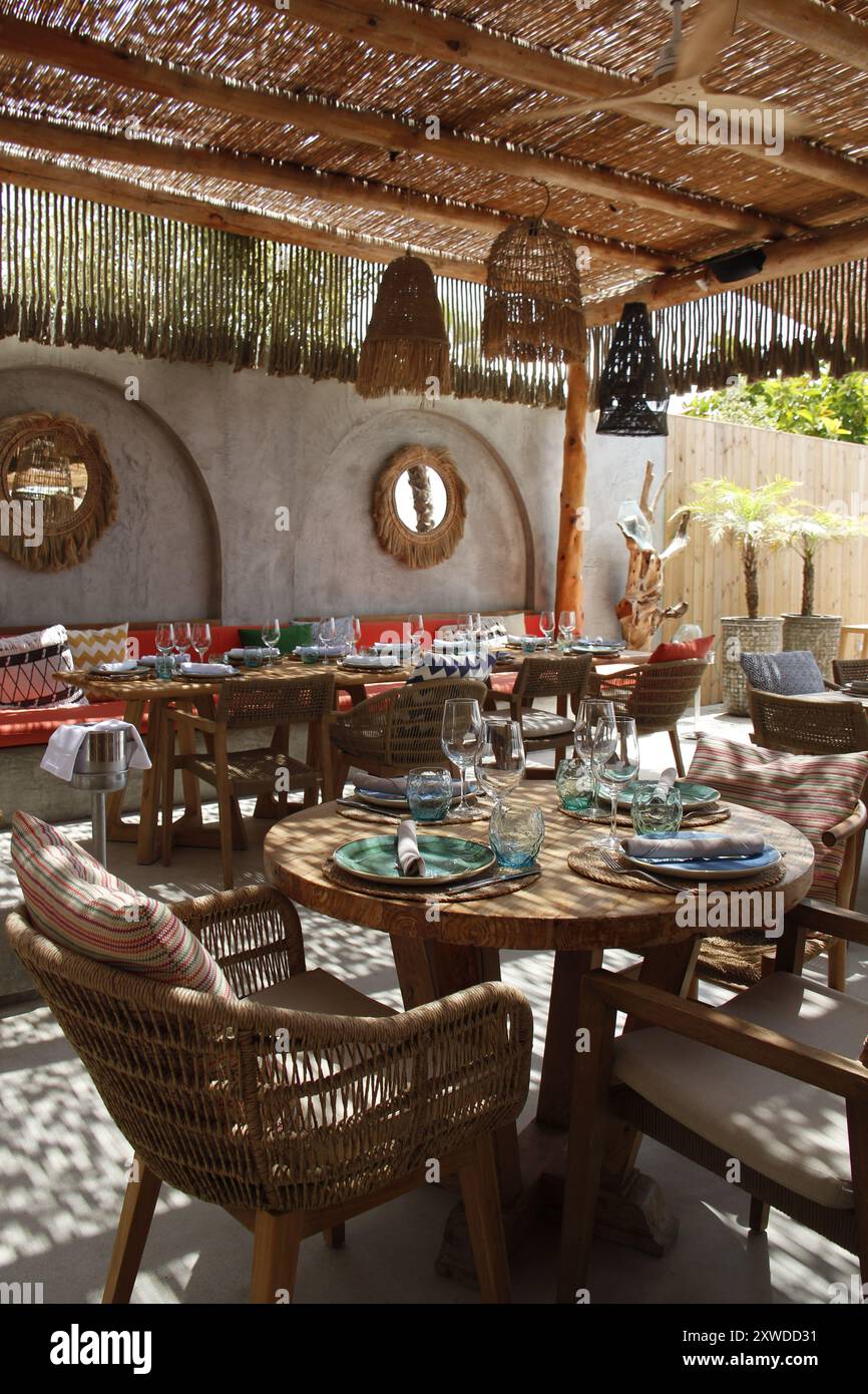 Ristorante boho chic sulla Costa del Sol, Spagna Foto Stock