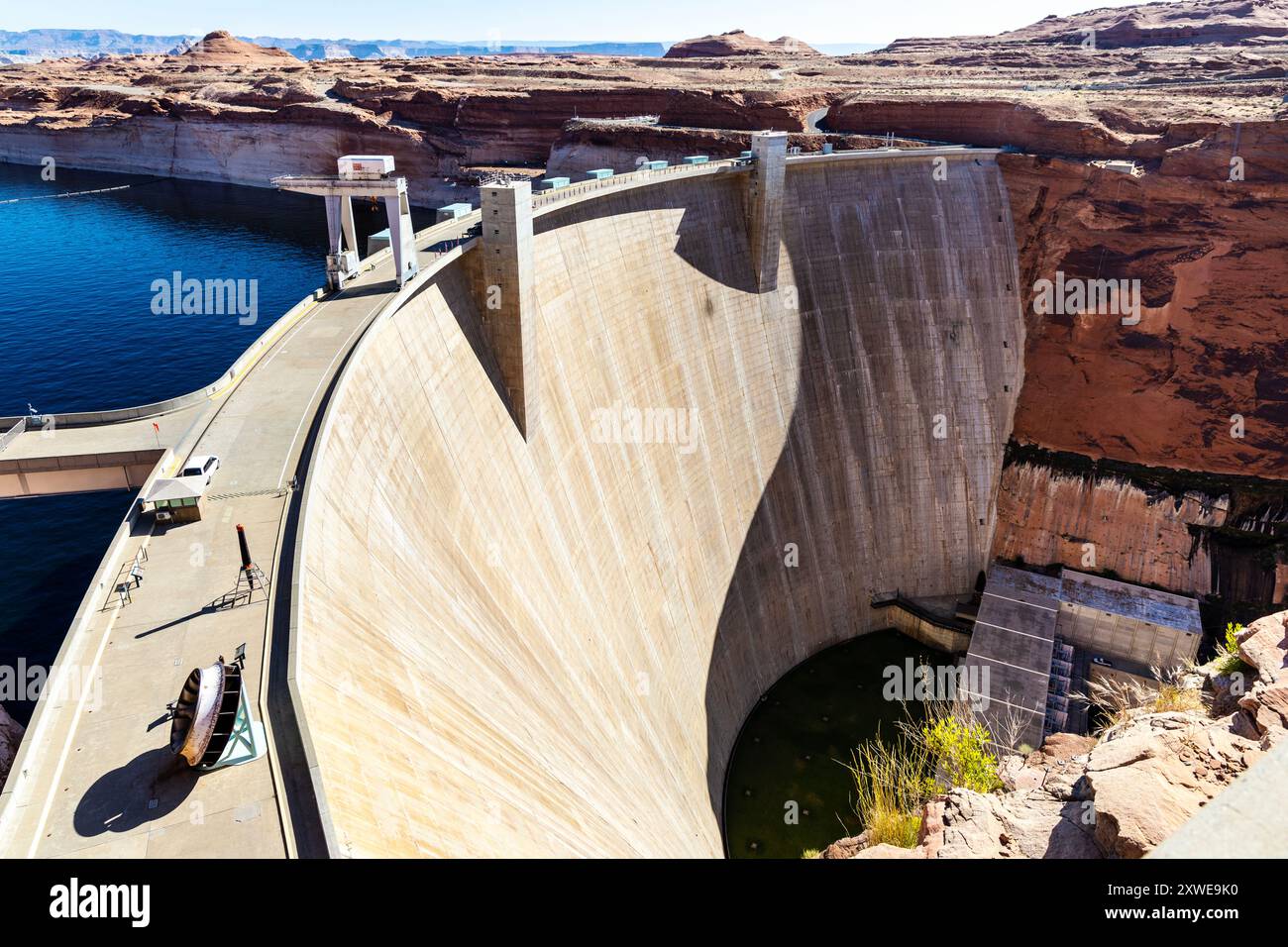 Diga di Glen Canyon sul lago Powell, Page, Arizona, Stati Uniti Foto Stock