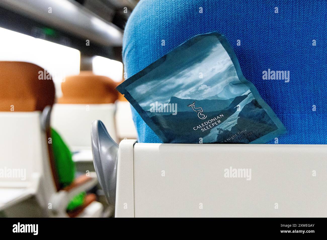 Posti a sedere all'interno della carrozza passeggeri del treno Caledonian Sleeper che va da London Euston a Fort William in Scozia Foto Stock