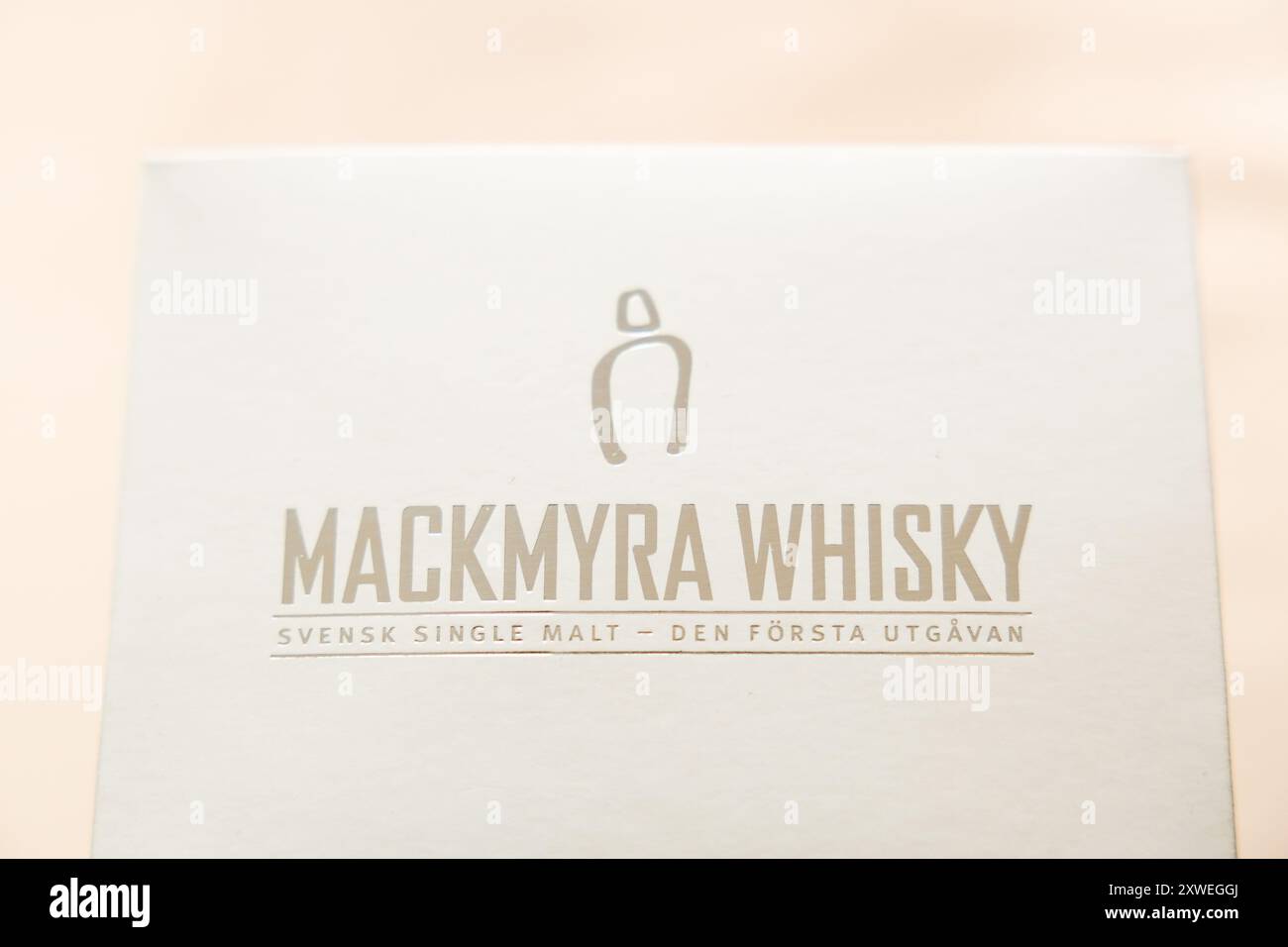 Mackmyra, il produttore svedese di whisky, sta dichiarando bancarotta dopo difficoltà finanziarie nonostante le ristrutturazioni e i tagli al personale. Il Mackmyra Whisky è una distilleria svedese di whisky single malt. Prende il nome dal villaggio e maniero di Mackmyra, dove fu fondata la prima distilleria, nel distretto residenziale di Valbo, a sud-ovest di Gävle, in Svezia. Foto Stock