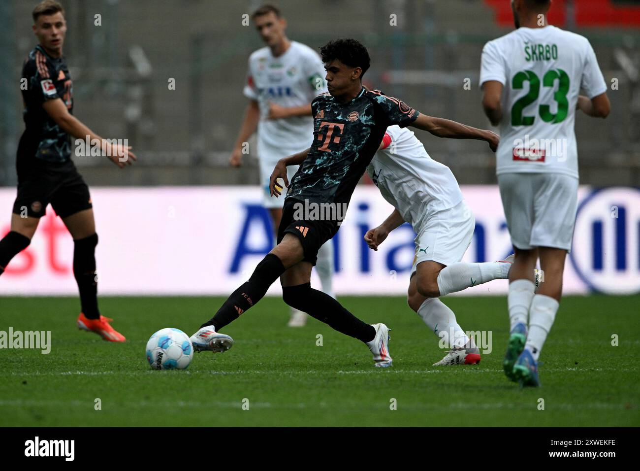 Fussball; Testspiel; Freundschaftsspiel; 1. Bundesliga; Saison 2024/2025; FC Bayern Muenchen gegen WSG Tirol AM 13.08.2024 in Unterhaching UBz: Adam Aznou, Bayern München. Foto Stock