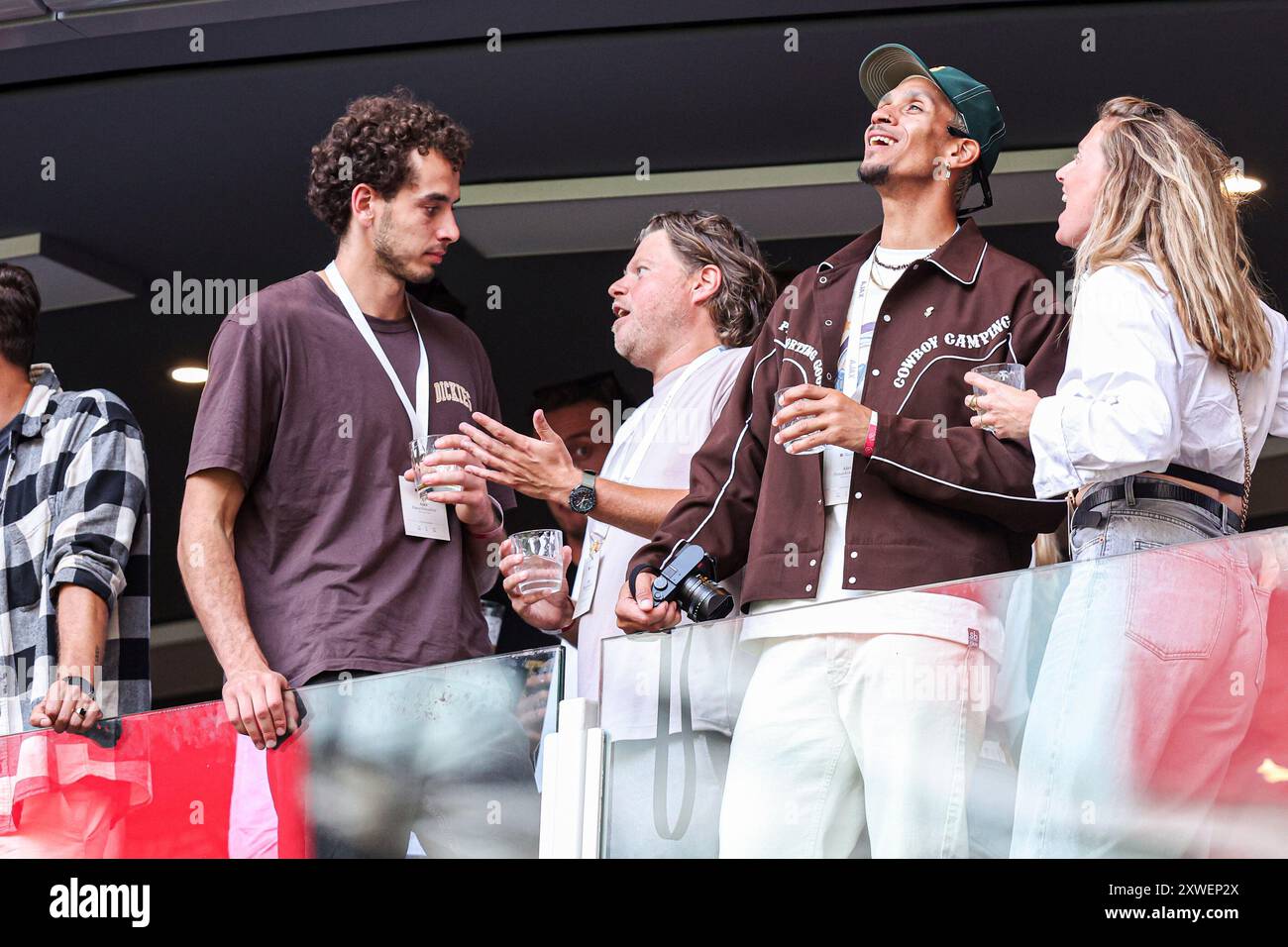 Amsterdam, Paesi Bassi. 15 agosto 2024. AMSTERDAM, PAESI BASSI - 15 AGOSTO: I vincitori della medaglia d'oro olimpica Jan Driessen e Worthy de Jong partecipano alla partita di qualificazione del terzo turno di qualificazione della UEFA Champions League 2nd Leg match tra AFC Ajax e Panathinaikos FC alla Johan Cruijff Arena il 15 agosto 2024 ad Amsterdam, Paesi Bassi. (Foto di Peter Lous/Orange Pictures) credito: dpa/Alamy Live News Foto Stock