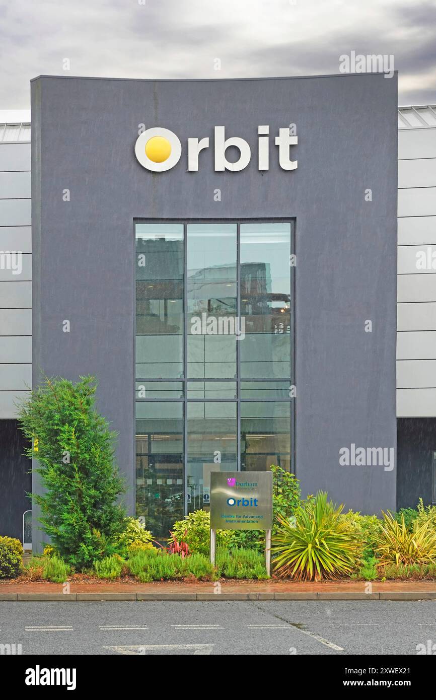 Parte di un edificio moderno presso la zona aziendale e il centro di strumentazione avanzata della Orbit Durham University di NETPark Sedgefield County Durham Inghilterra Regno Unito Foto Stock