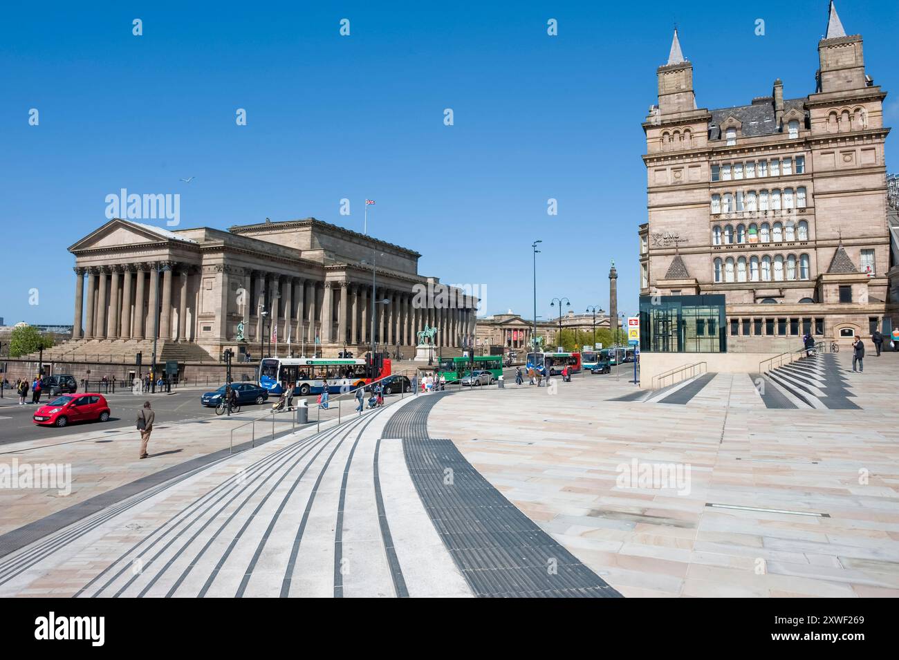 Centro di Liverpool, Inghilterra Regno Unito intorno alla stazione di Lime Street, St. Georges Hall, John Moores Univesity Student Acomadation noto come North Western Hall Foto Stock